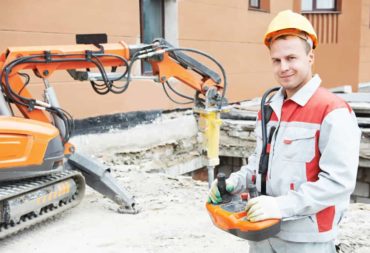 Demolarea unei case vechi